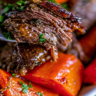Delicious easy slow cooker pot roast with vegetables and herbs