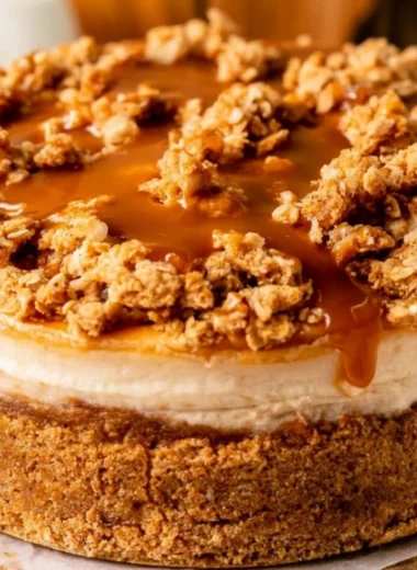 Delicious apple crumble cheesecake with a crunchy topping and creamy filling.
