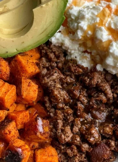 Delicious hot honey beef bowls with colorful veggies and rice